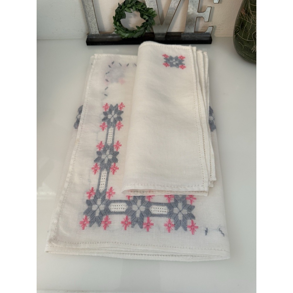 Unusual Vintage Antique Hand‎ Embroidery on Homespun? Table Runner 5 Napkins Set